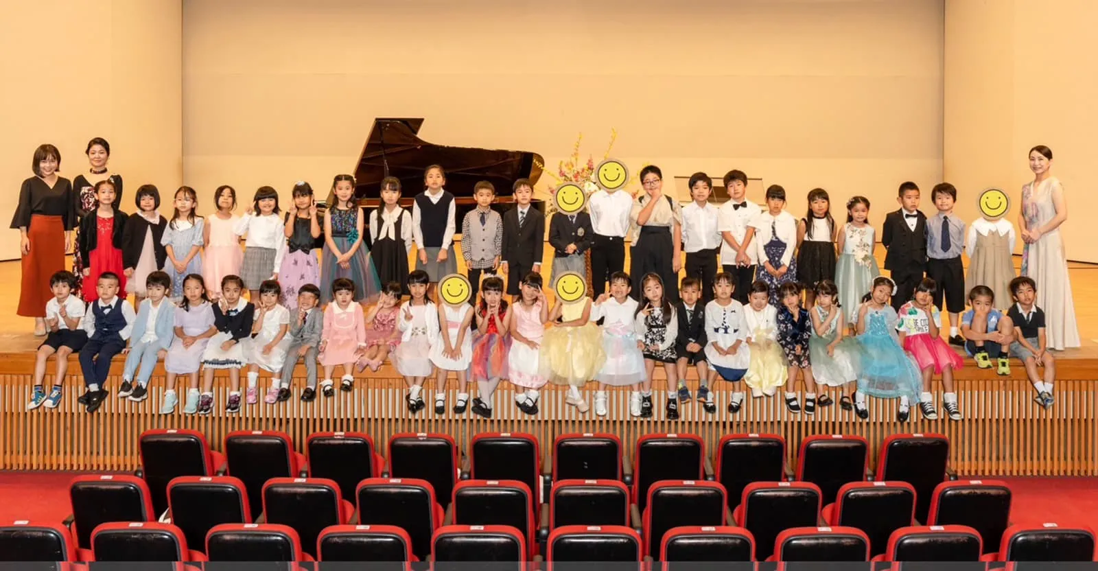 ピアノ発表会の集合写真